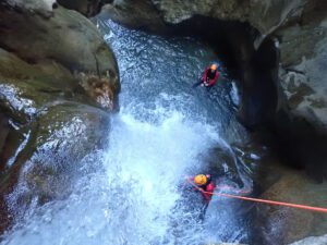 Débit du ruisseau avant une descente en canyoning
