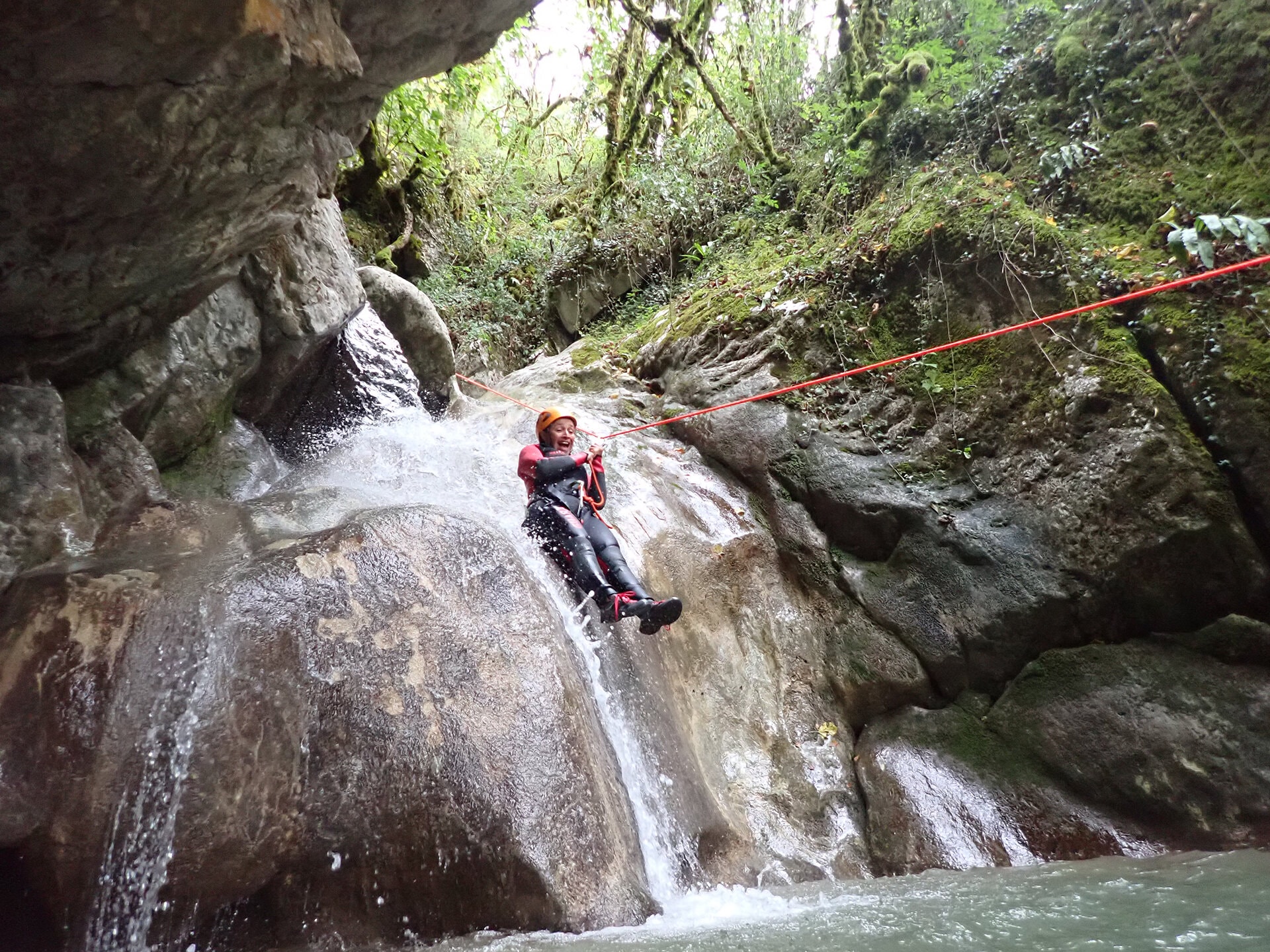 Tyrolienne dans le canyon du Versoud