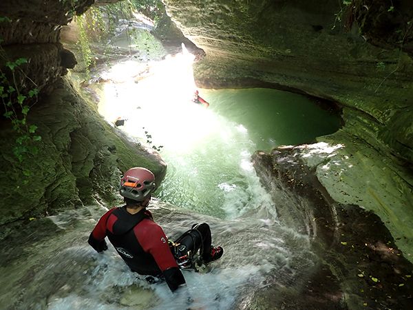 Première expérience canyoning entre Lyon, Valence et Isère Descente complète du canyon du Grenant, parcours ludique et varié dans la Chartreuse