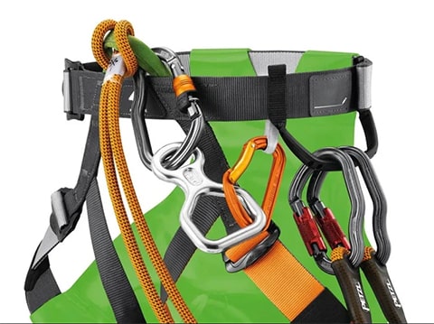 Baudrier de canyoning avec longe dynamique et descendeur 8