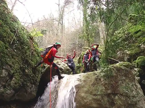 canyon-etroits-de-colombiere Rappel hivernal dans le canyon de Noël, ambiance unique en hiver dans une gorge étroite du Vercors