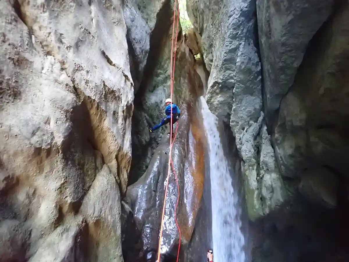 Rappel en cascade au canyon des Moules Marinières dans le Vercors